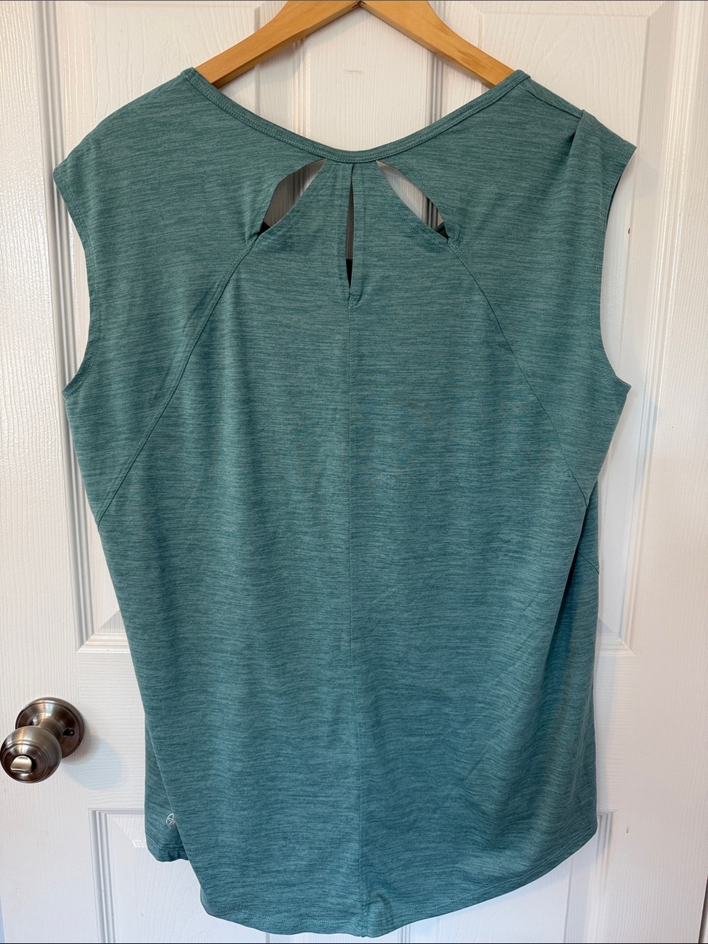 GAIAM Teal Sleeveless Athletic Tank with Keyhole Back - Picture 3 of 4